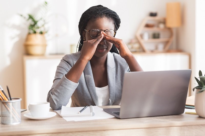 Depressão no trabalho: Quando o corpo sente antes da mente perceber